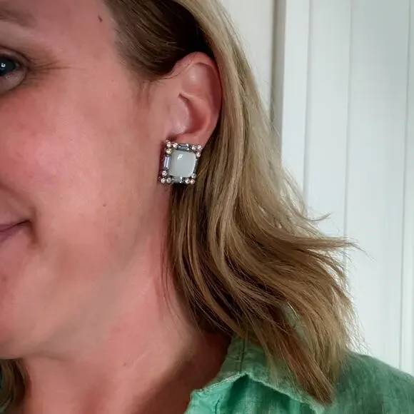 Vintage Coro rhinestone & thermoset plastic square clipback earrings blue white - Picture 4 of 7